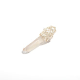 Collar con enfoque de cristal blanco