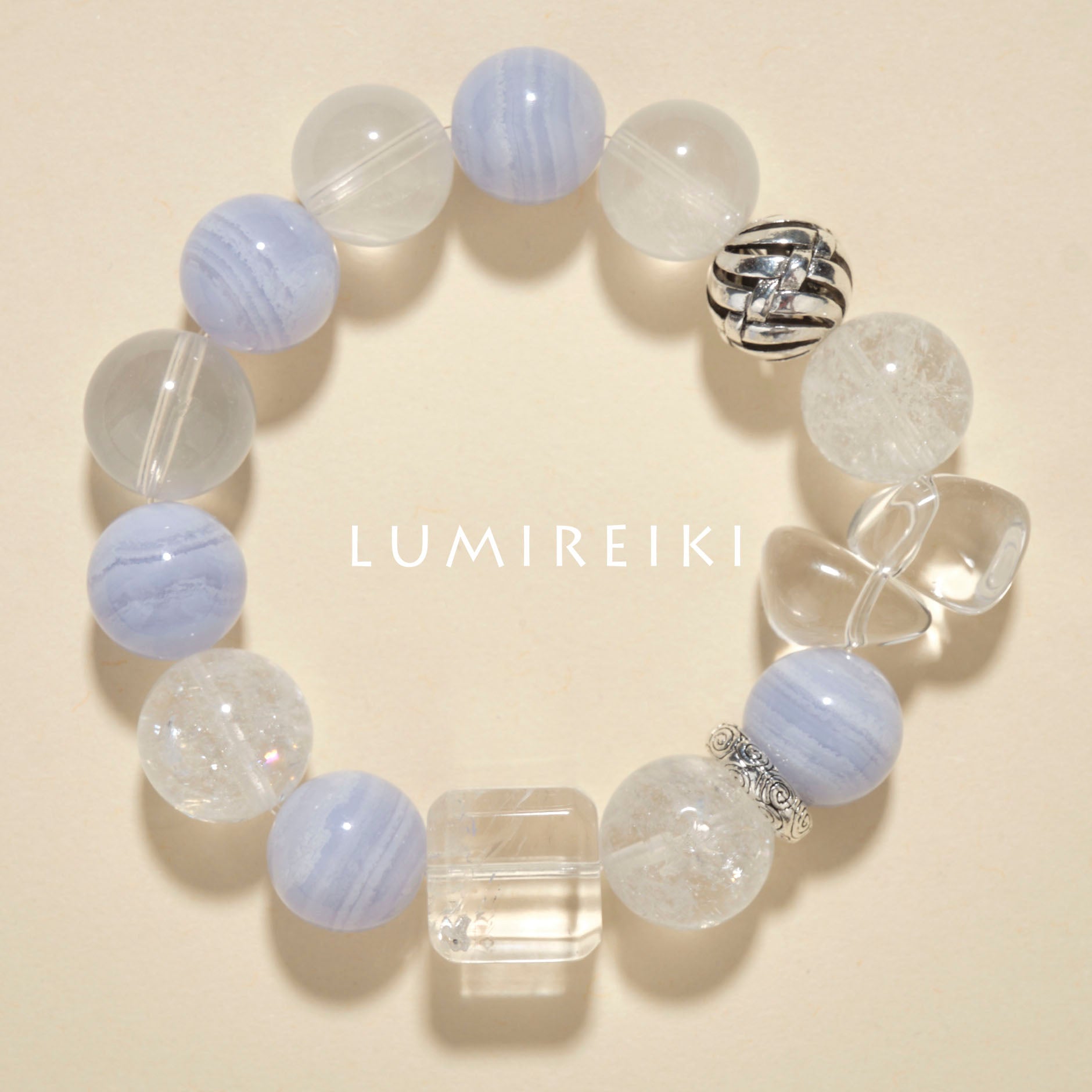 Lumi Reiki Agate Cube - shaped Stone Close - up - Stabilizing Gem for Energy Balance and Confidence Boost