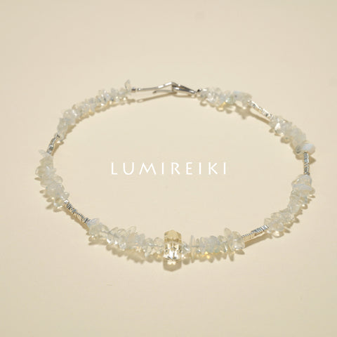 Collar de piedra lunar de pureza