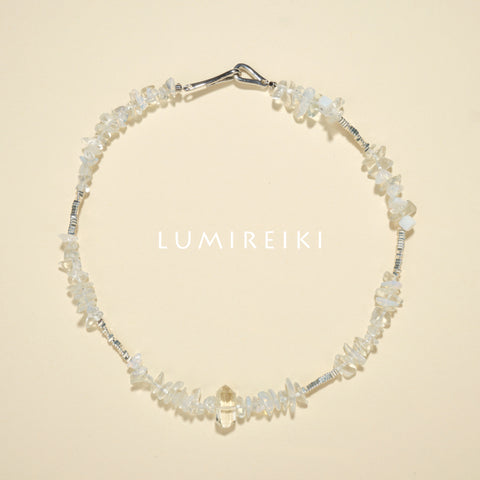 Collar de piedra lunar de pureza